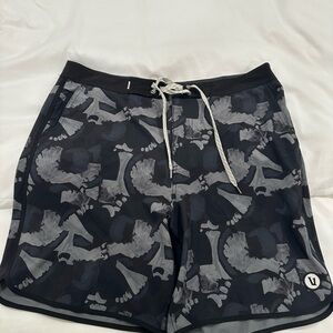 Men's Vouri Black and Gray abstract Board Shorts. Size 33